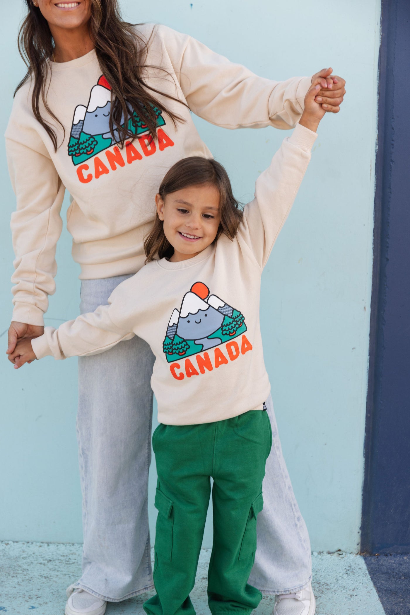 Adult Kawaii Mountain Canada Sweatshirt - Natural