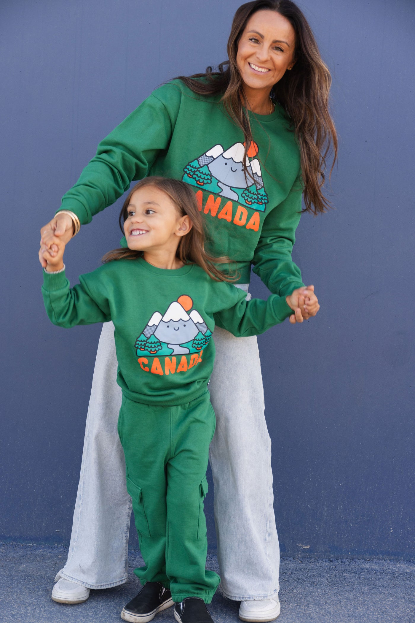 Adult Kawaii Mountain Canada Sweatshirt - Forest