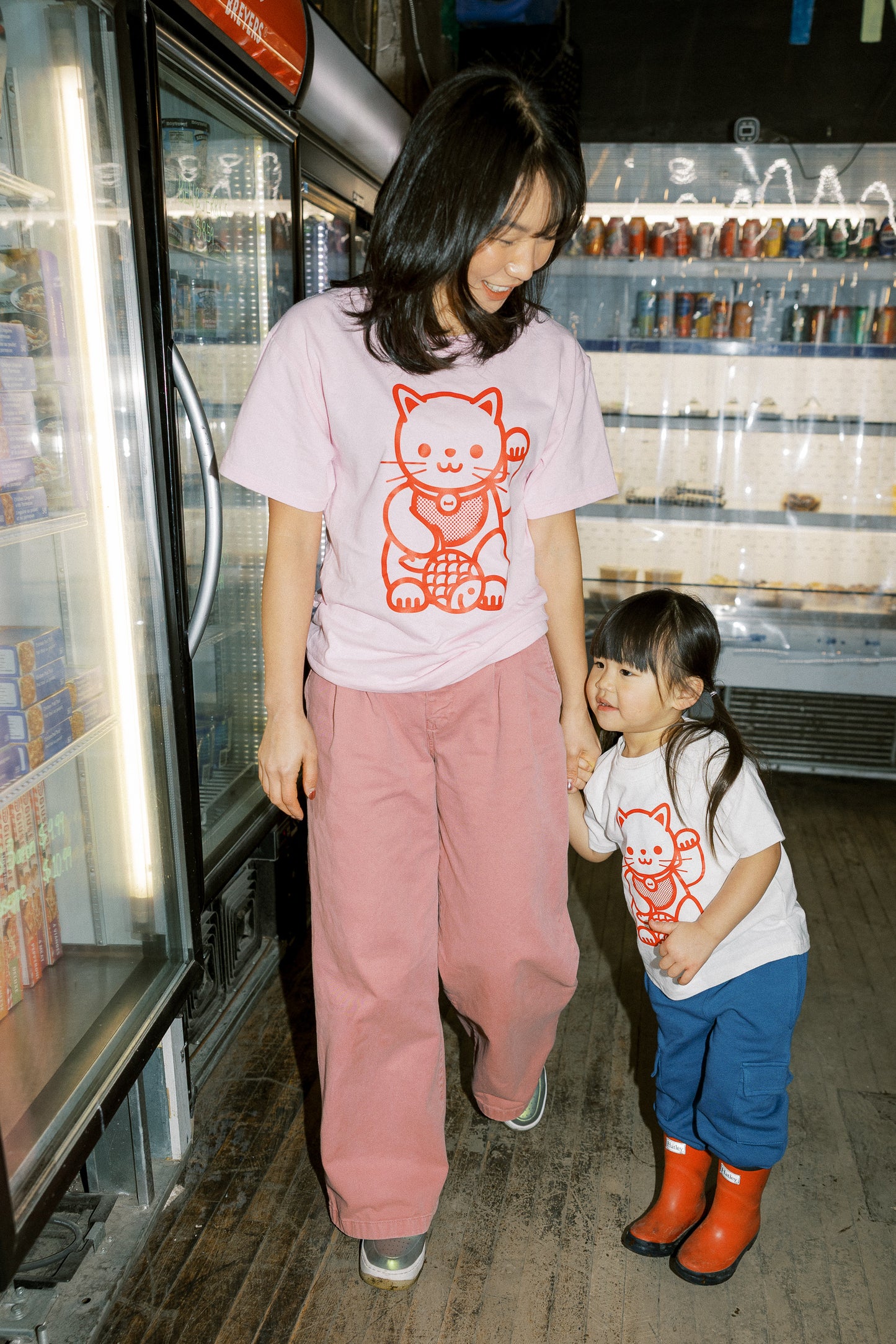 Adult Lucky Cat - Outline - T-shirt