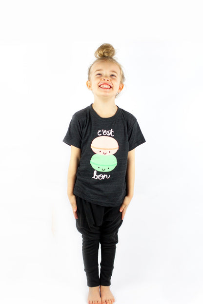 Kawaii C'est Bon Macarons T-Shirt